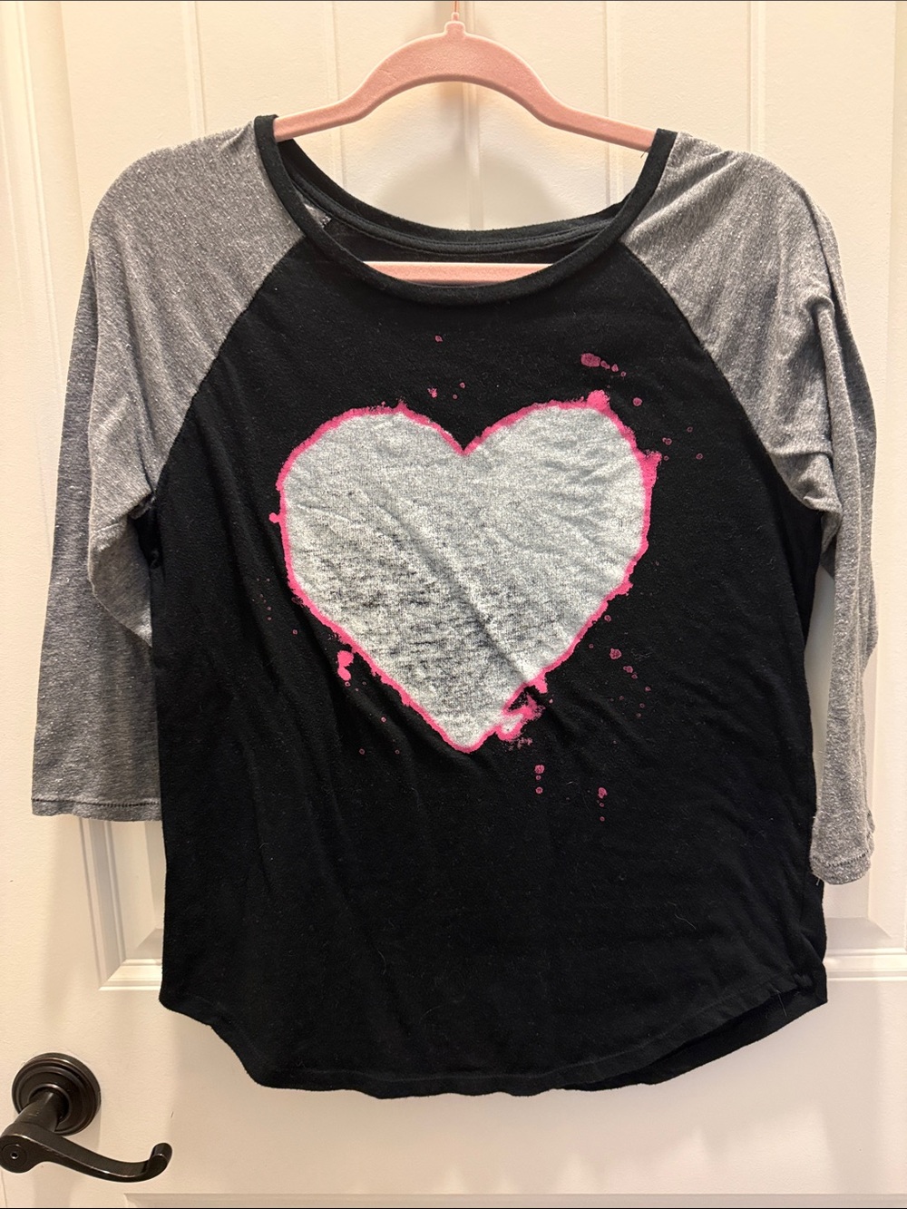 American Eagle Girls Black & Gray Heart Raglan Top with Pink Accents (M)